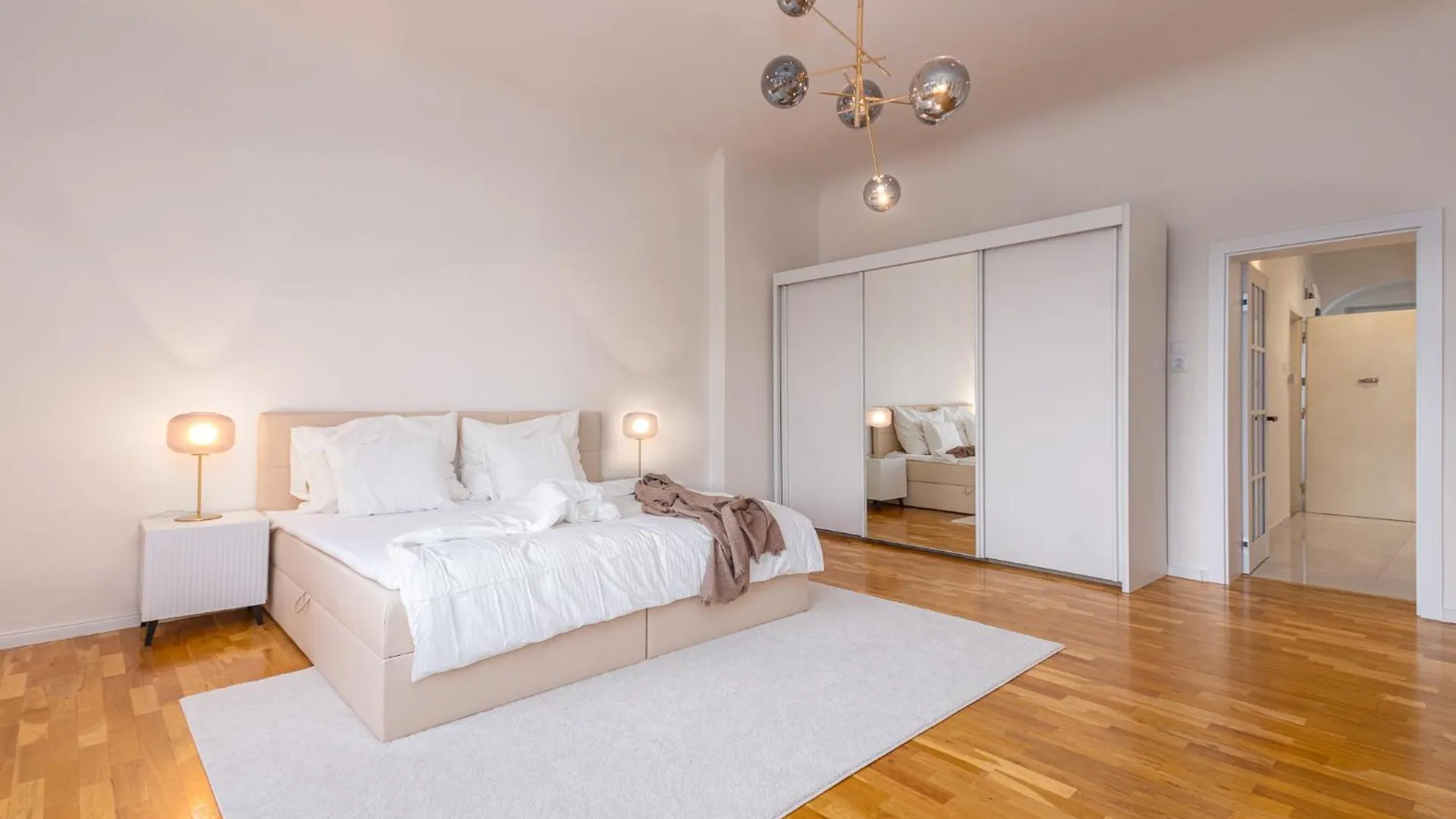 Stylish Gem By Charles Bridge With A Stunning View Apartman Prága