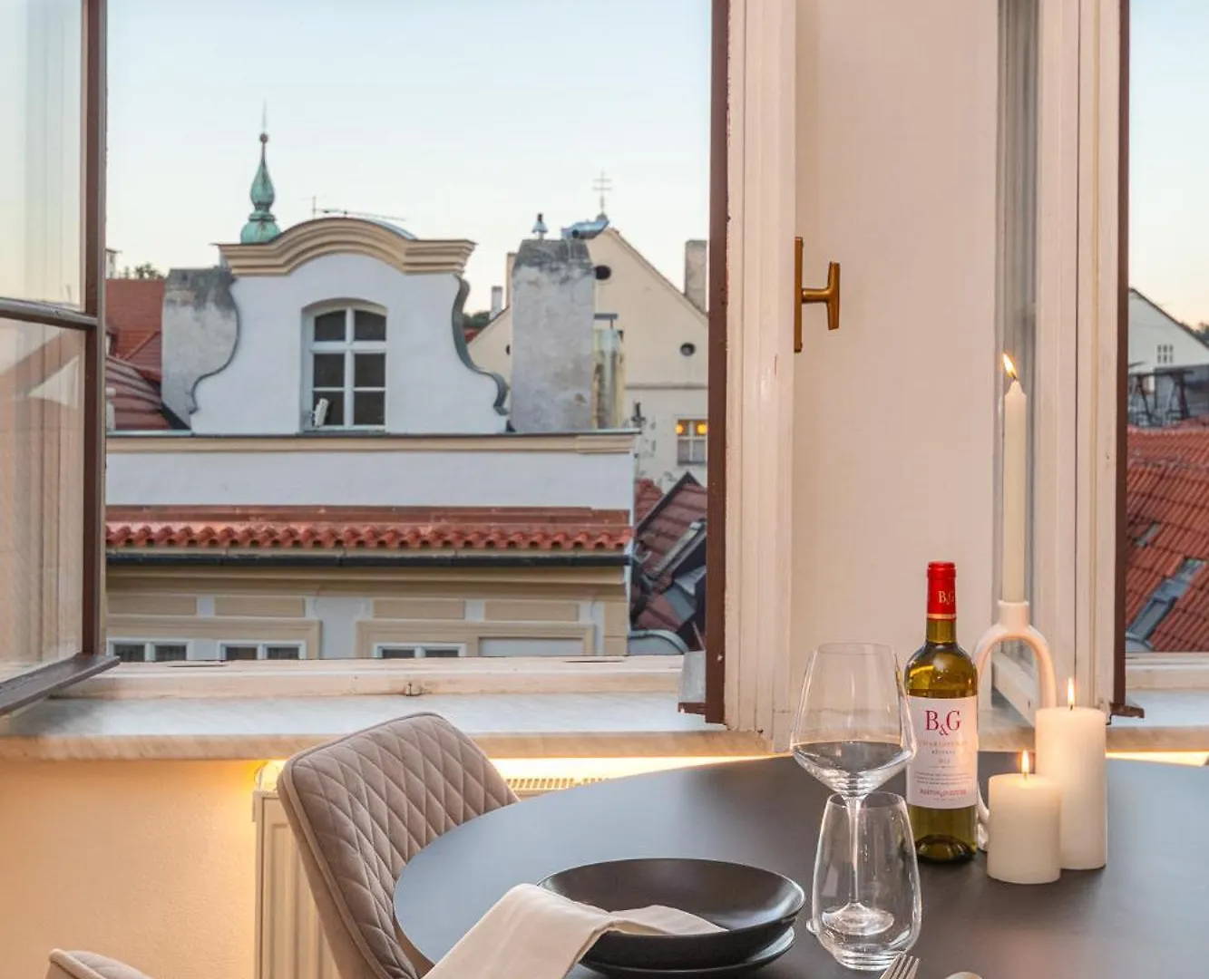 Stylish Gem By Charles Bridge With A Stunning View Apartman Prága