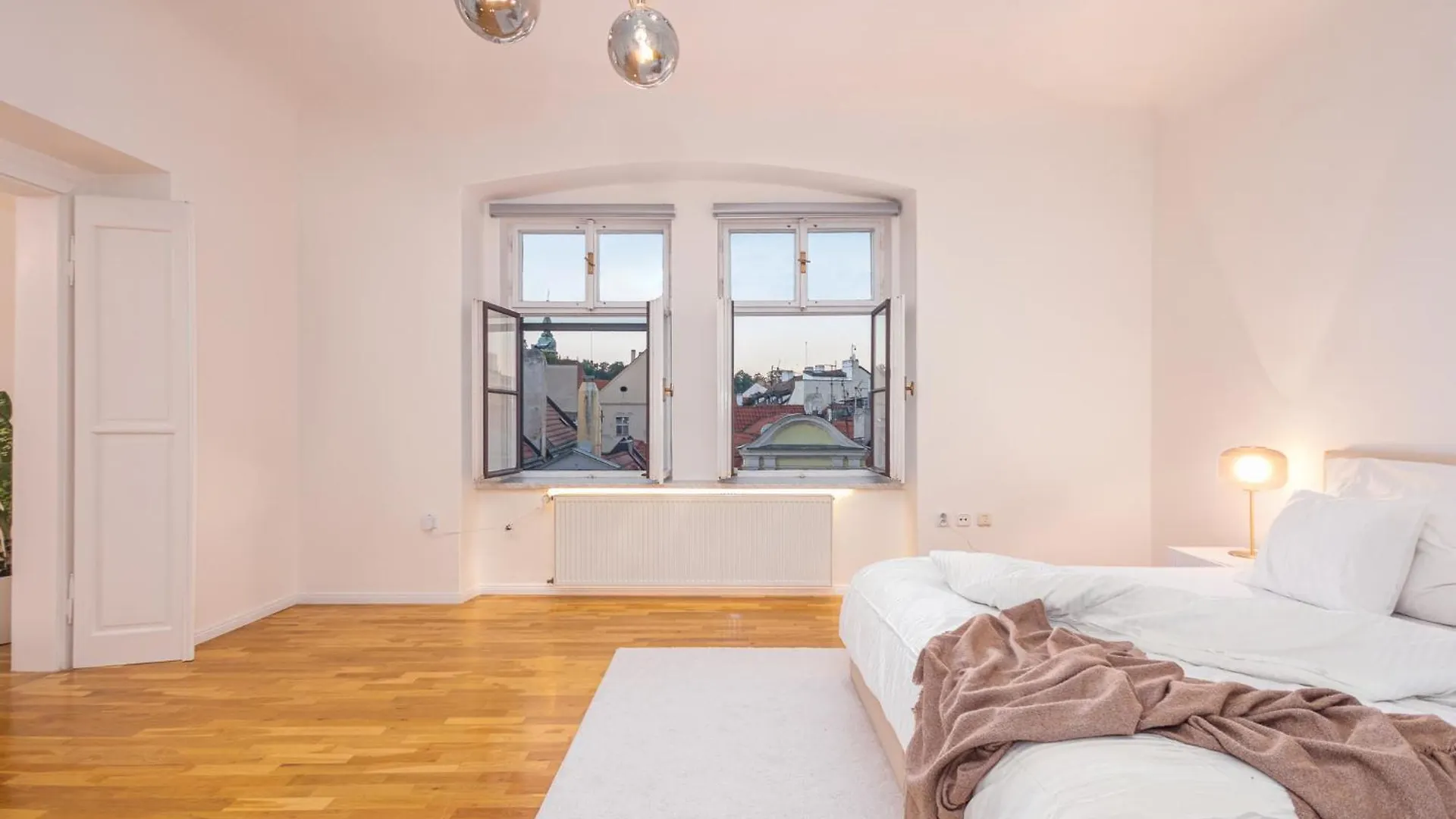 Stylish Gem By Charles Bridge With A Stunning View Apartman Prága